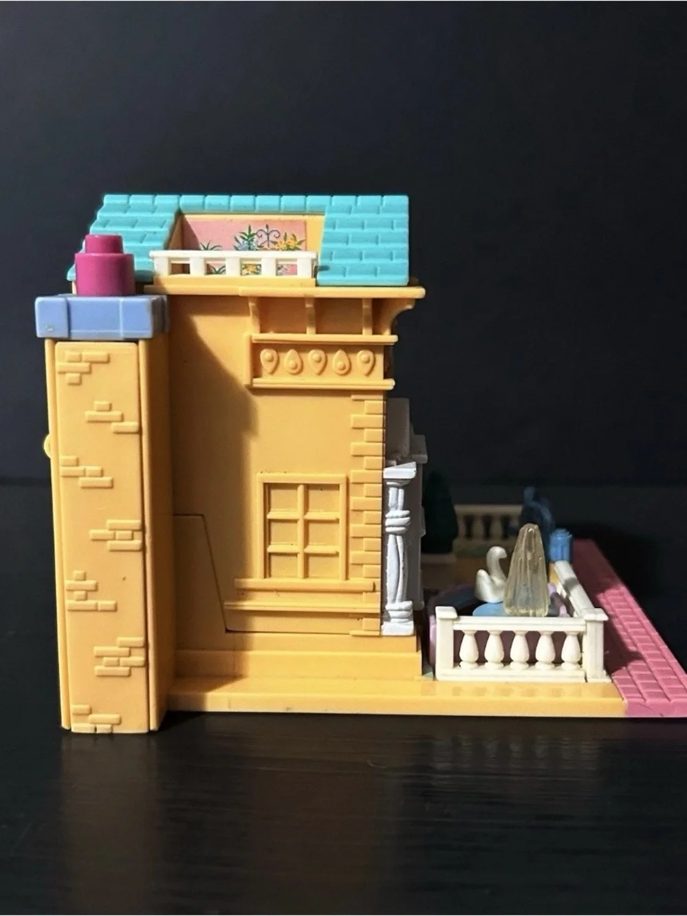 Vintage 1994 Bluebird Poly Pocket Light Up Hotel, Some Lights Work, No Figures
